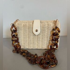 Elegant cream raffia bag with Tortoise Shell Chain